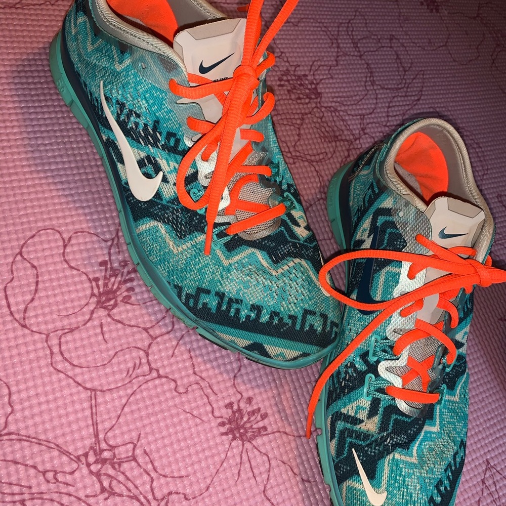 nike size 8 barely worn!